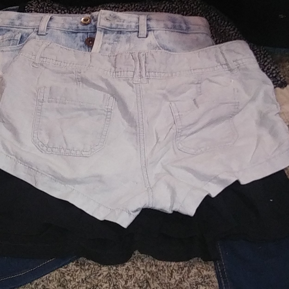 AE SHORTS - Picture 2 of 2
